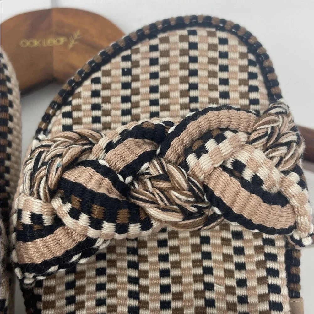 Amambaih Paris Daniela Braided Slip-On Sandals in Black and Tan Size 5.5
